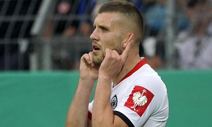 Hrvatski reprezentativac Ante Rebić dok je nosio dres Eintrachta iz Frankfurta