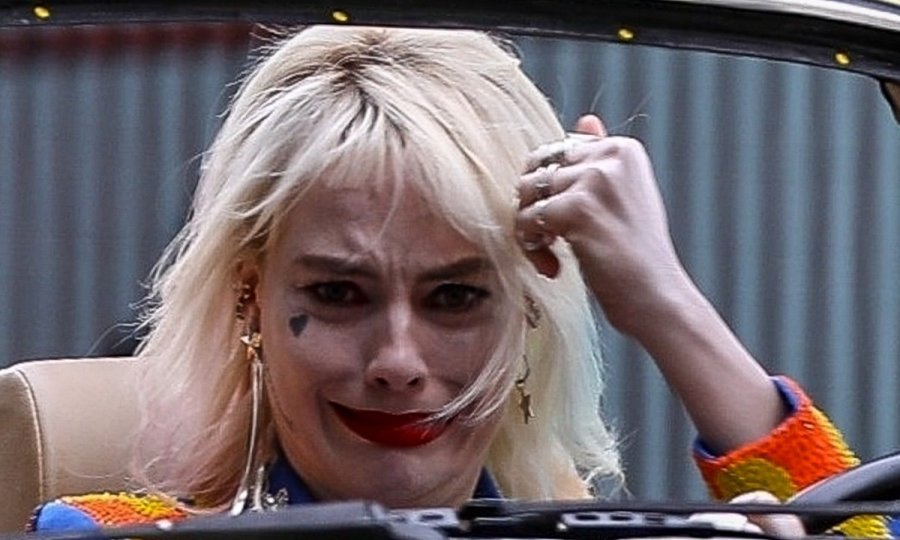 Birds of Prey: And the Fantabulous Emancipation of One Harley Quinn