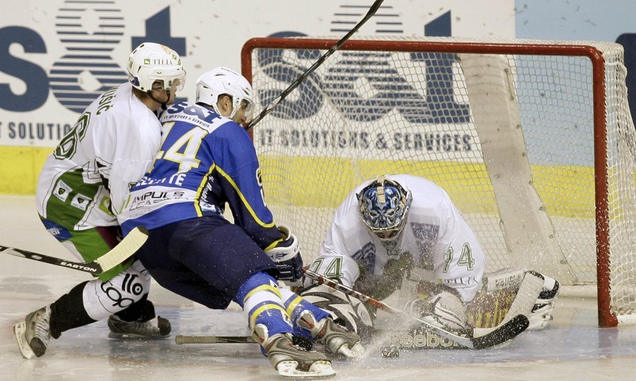 Medveščak - Olimpija (EBEL liga); Ales Mušič16, Mike Quellette 44, Norm Maracle 74