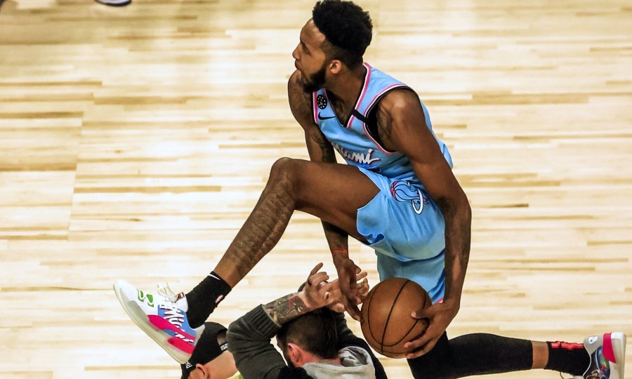 Pobjednik Derrick Jones Jr.