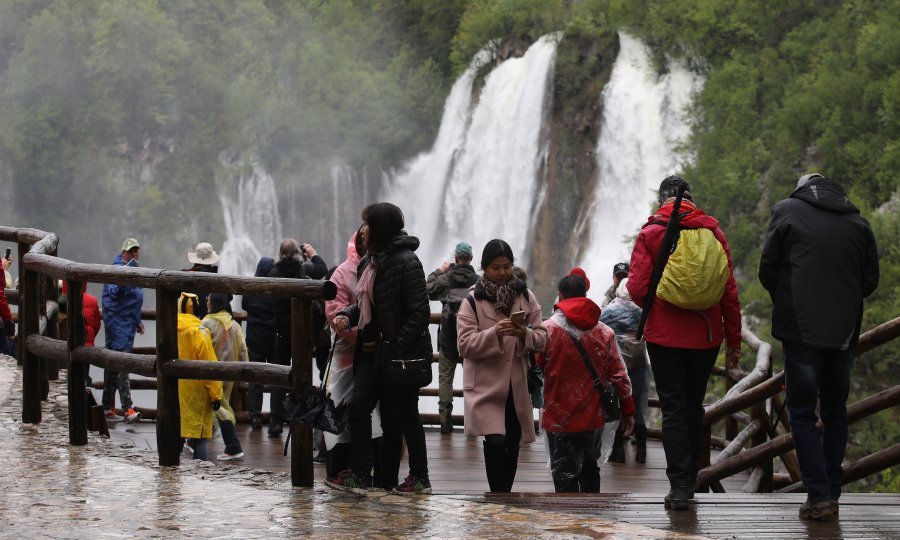 Plitvička jezera omiljeno su odredište domaćih i stranih turista