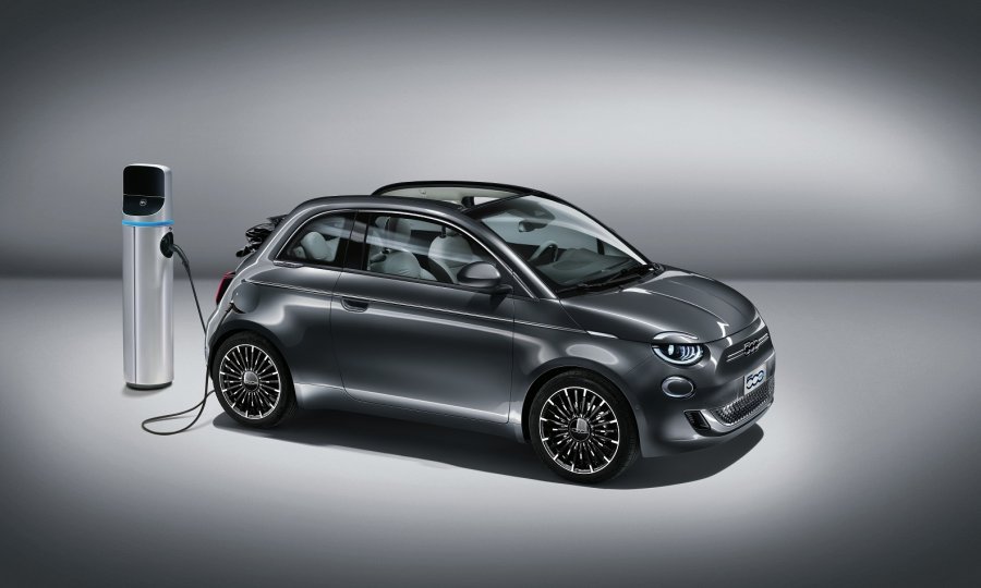 Novi Fiat 500 sada je potpuno na struju, ali će se i trenutne verzije modela 500 s benzinskim motorom proizvoditi i dalje