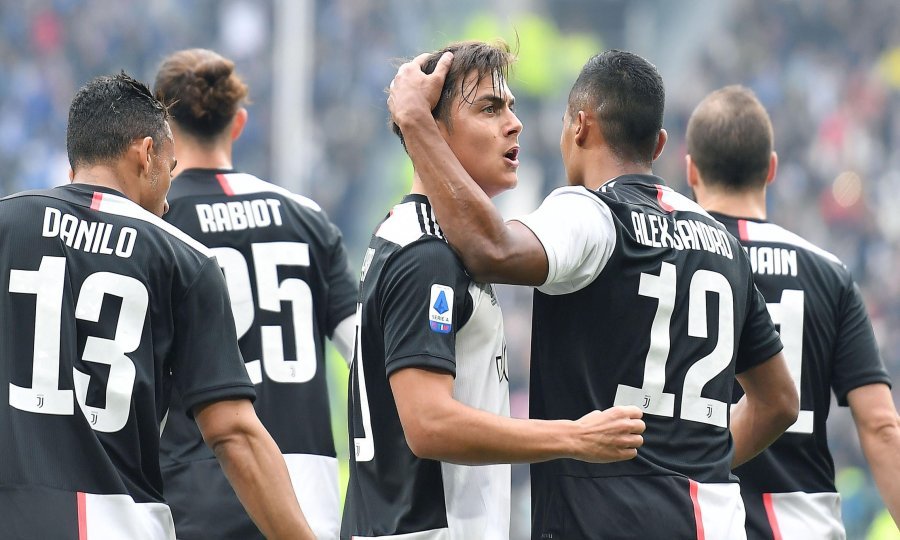 Oaulo Dybala (u sredini)