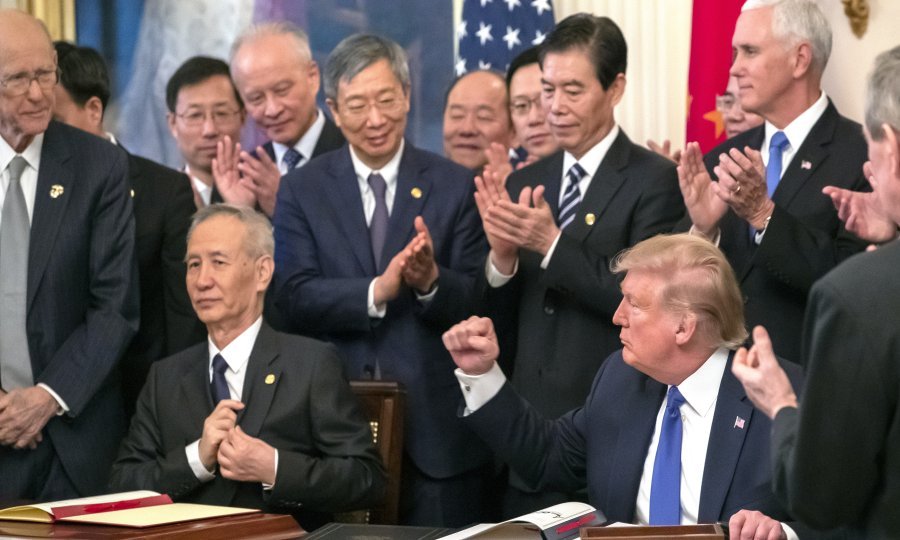 Dok je pandemija u Kini uvelike harala, Trump i kineski potpredsjednik Liu He potpisivali su sporazum o slobodnoj trgovini