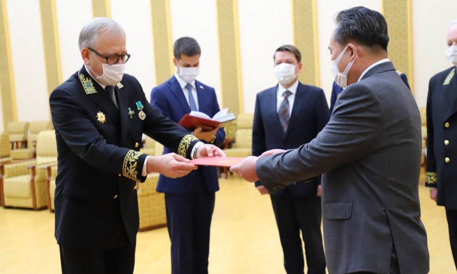 Ruski veleposlanik Aleksandr Matsegora i sjevernokorejski ministar Ri Son-gwon