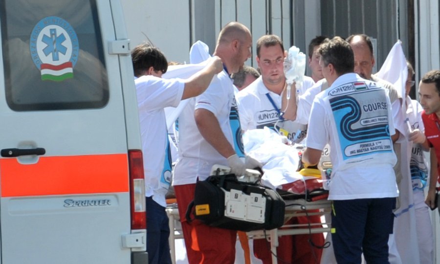 Felipe Massa 2009. kada su ga prevezli u bolnicu