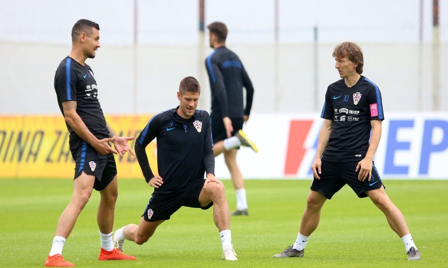 Slijeva - Dejan Lovren, Andrej Kramarić i Luka Modrić