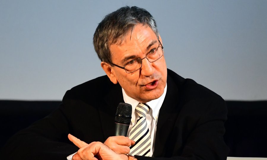 Orhan Pamuk poznati je turski pisac i dobitnik Nobelove nagrade za knijževnost