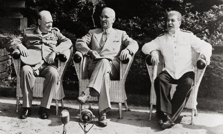 Winston Churchill, Harry S. Truman i Josif Visarionovič Staljin u Potsdamu 1945.