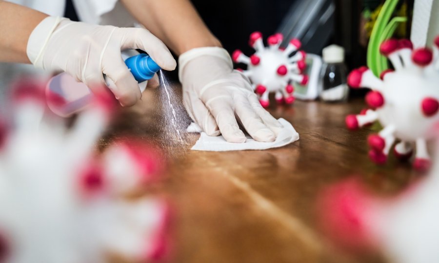 Nakon nanošenja na površinu, bila ona staklena, od nehrđajućeg čelika ili drugih materijala, premaz ubija čak 99,9 posto virusa