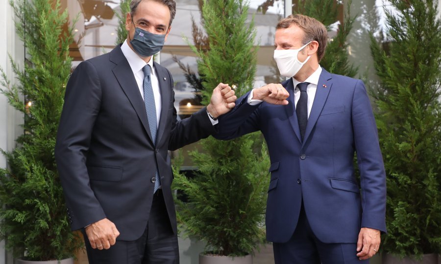 Kyriakos Mitsotakis i Emmanuel Macron