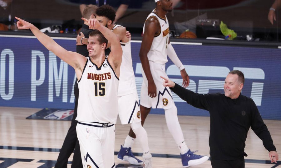 Nikola Jokić i trener Denvera Michael Malone