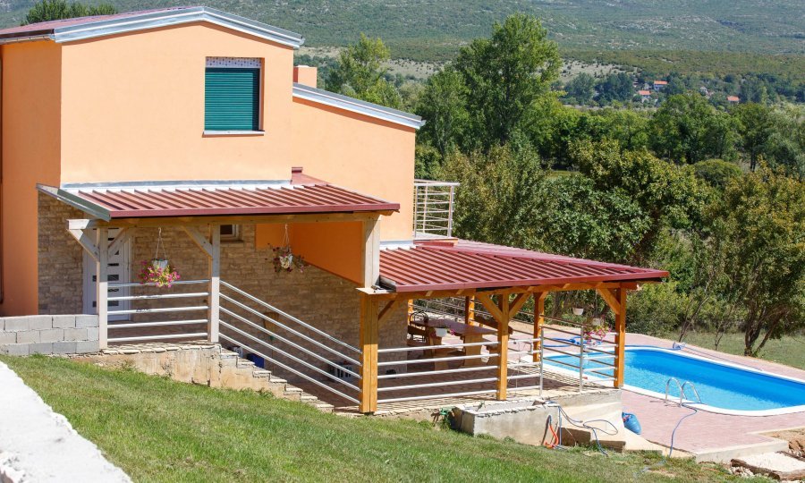 Kuća Ante Gutića na izvoru Cetine