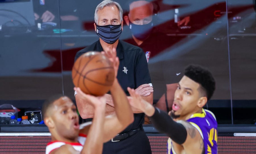 Trener Houston Rocketsa Mike D'Antoni vodio je utakmice s maskom
