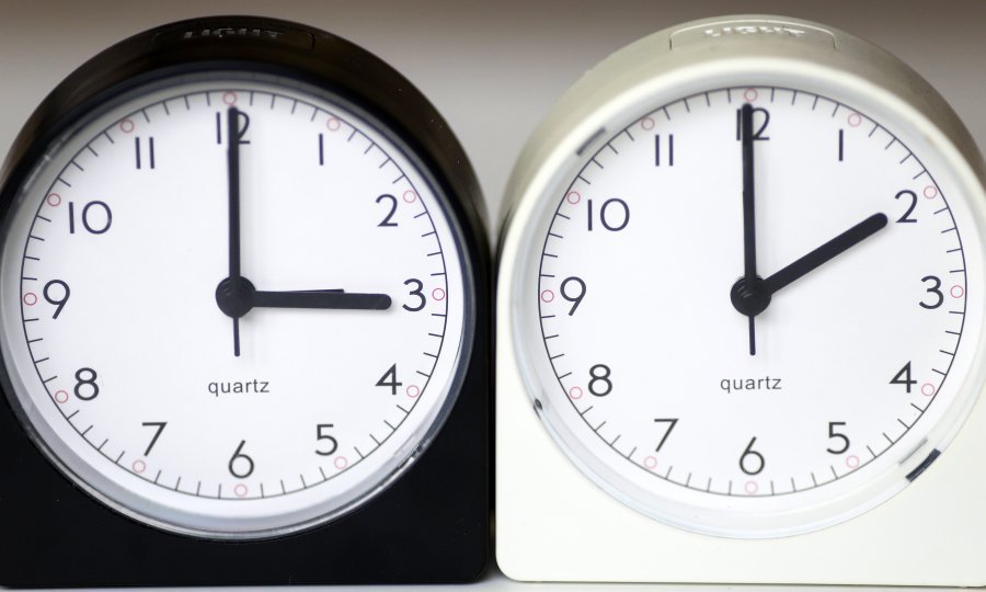 Noćas u tri sata kazaljke se pomiču unazad, završava ljetno računanje