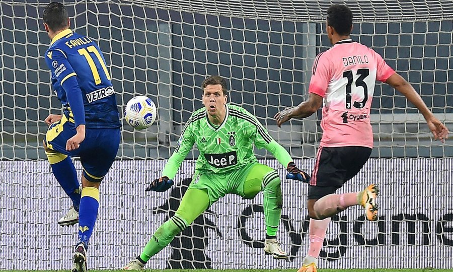 Trenutak kada Andrea Favilli postiže gol kraj Wojciecha Szczesnyja