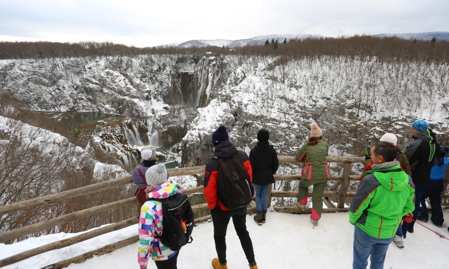 Turisti na Plitvicama