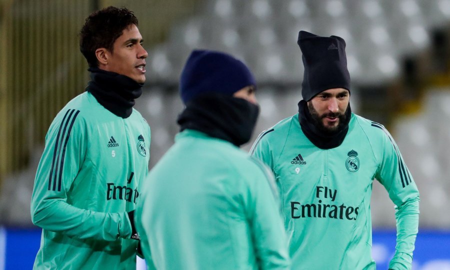 Raphael Varane (l) i Karim Benzema