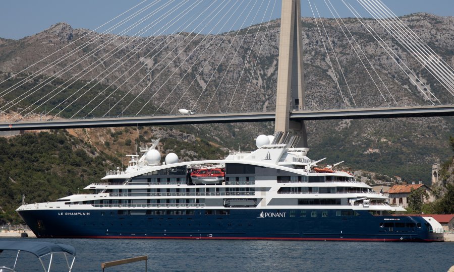 Kruzer u Dubrovniku