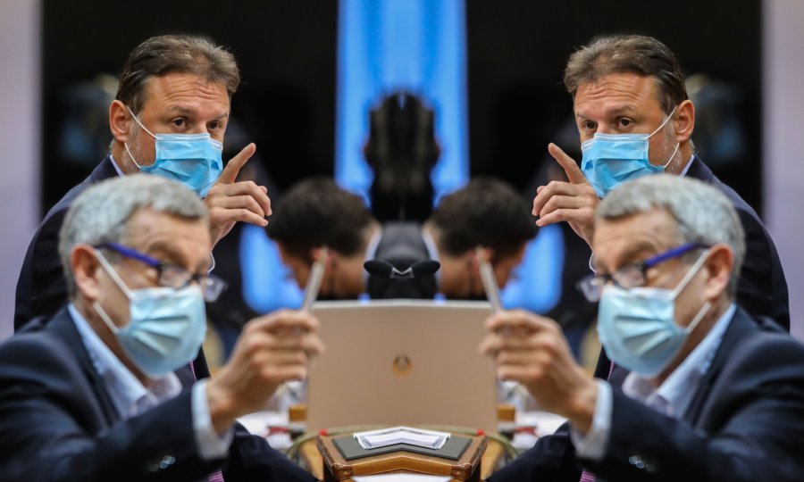 Predsjednik Sabora Gordan Jandroković preskočio je glasanje o obaveznom članstvu u HGK-u, pitanju koje je izazvalo krizu u parlamentarnoj većini