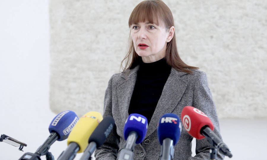 Vesna Vučemilović na konferenciji za novinare u Hrvatskom saboru