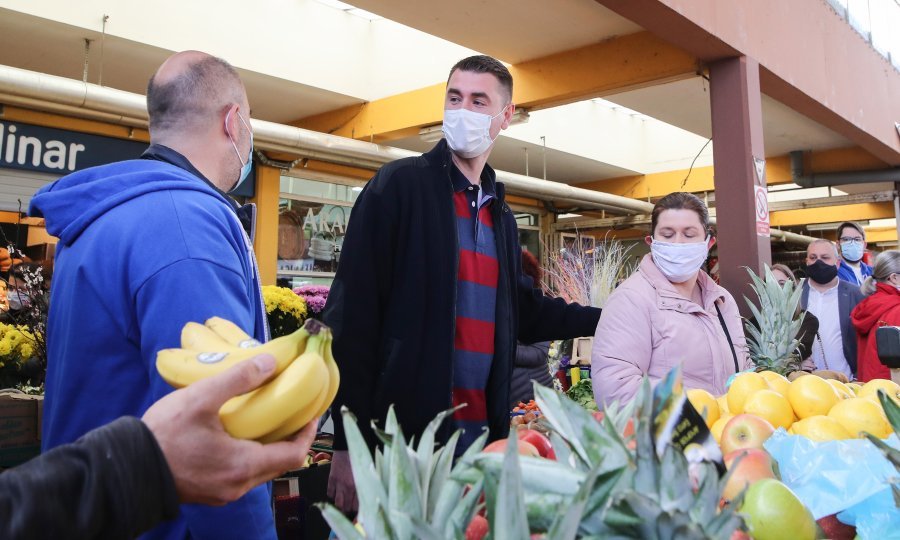 Kandidat HDZ-a za gradonačelnika Zagreba Davor Filipović u sklopu kampanje 27. ožujka 2021. obišao je tržnicu Utrina