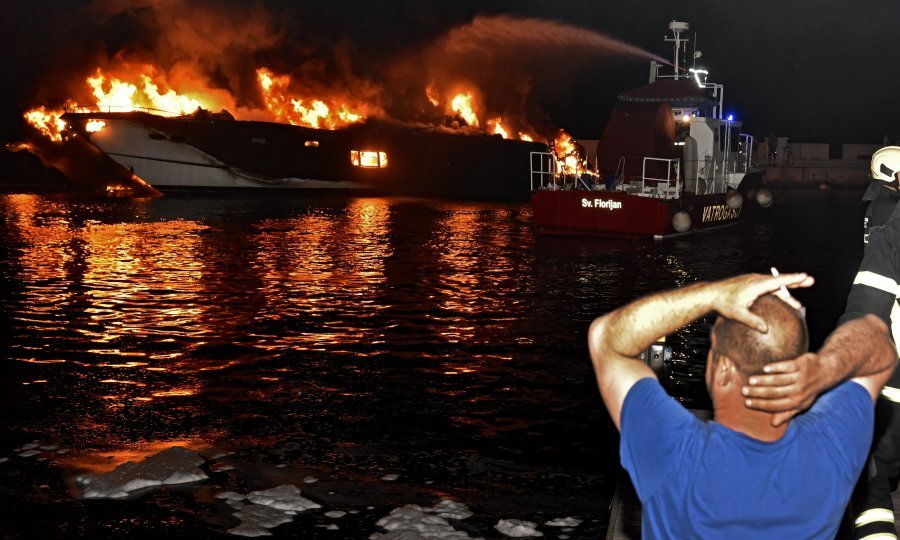 Požar u marini u Kaštel Gomilici