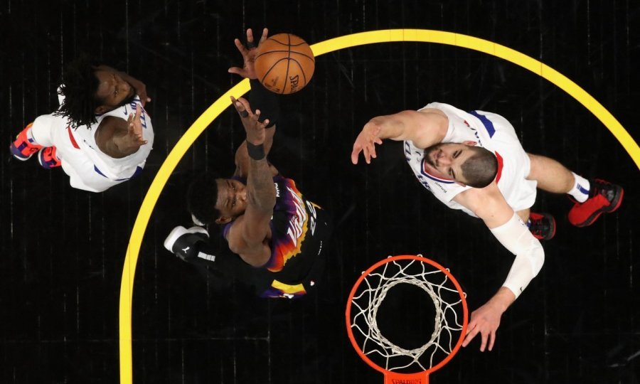 Deandre Ayton i Ivica Zubac