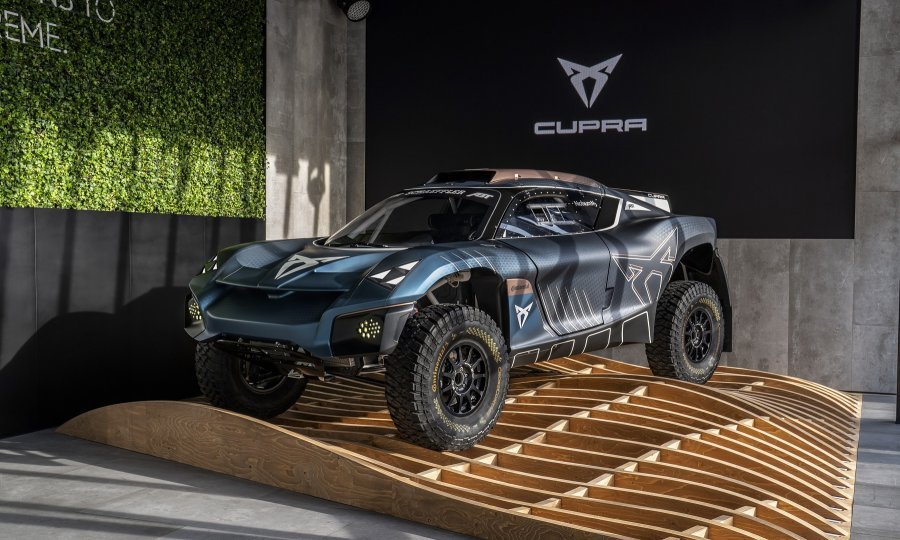 Cupra Tavascan Extreme E upotrebljava lanena vlakna u izradi karoserije kako bi se poboljšala održivost i 3D ispisane elemente koje je moguće brzo rekreirati kako bi trkaće vozilo ostalo na trkaćoj stazi