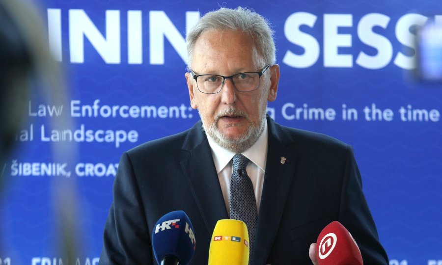 Davor Božinović