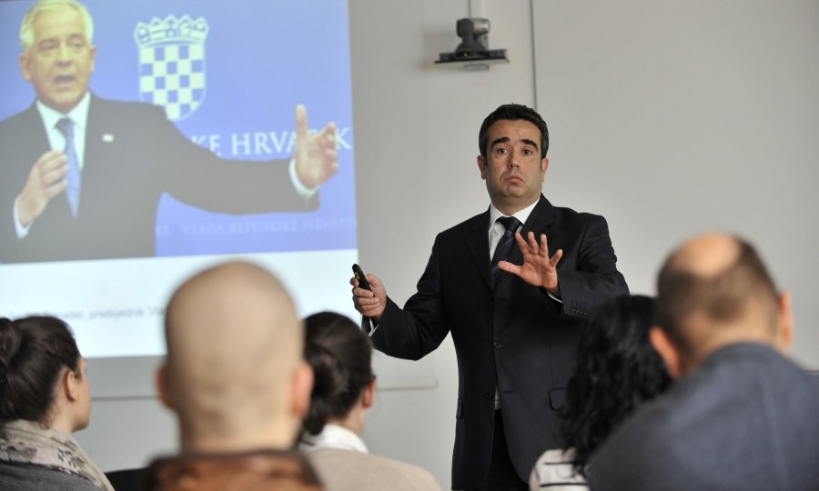 Damir Mihanović 2012. na predavanju splitskim studentima o korupciji