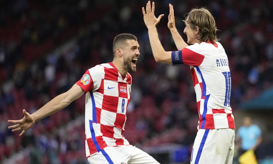 Mateo Kovačić (lijevo) i Luka Modrić