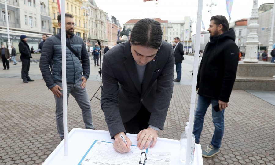 Ivan Vilibor Sinčić potpisa referedumsku inicijativu 'Zaštitimo hrvatsku kunu'