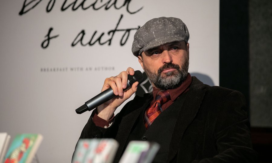 Damir Karakaš na pulskom sajmu knjiga