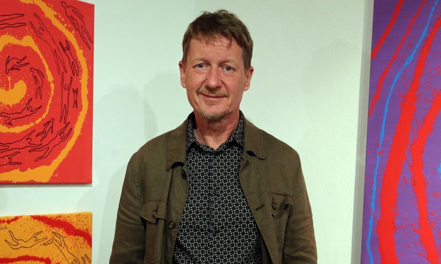 Milan Trenc na otvaranju svoje izložbe '10001 majmun' u Galeriji Forum