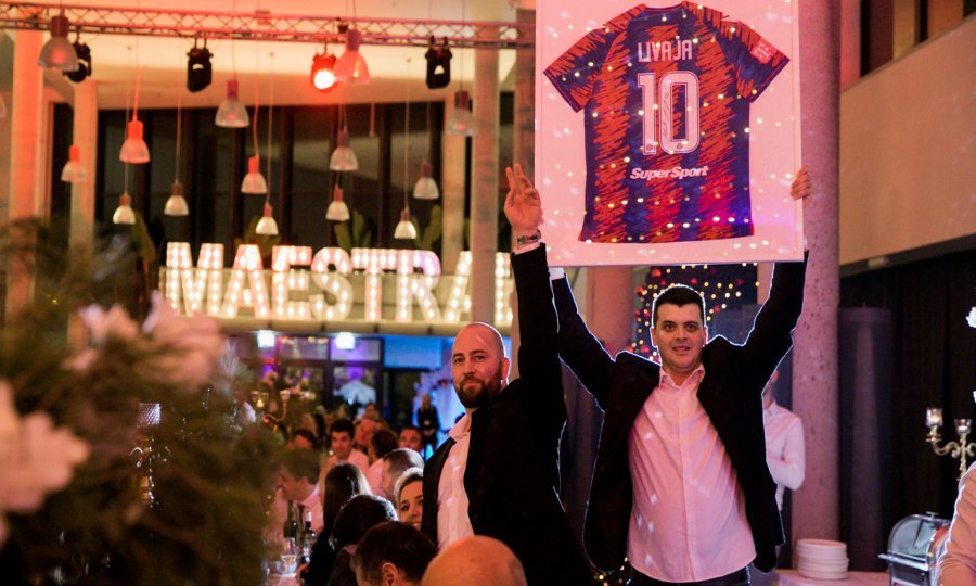 Josip Lijić (lijevo) izlicitirao je 25 tisuća kuna za Livajin dres
