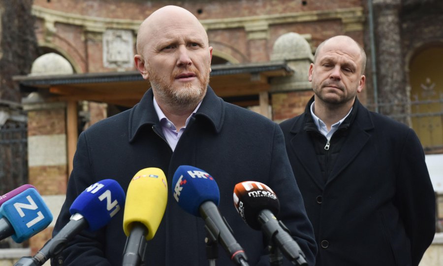 Renato Petek i Viktor Gotovac na groblju Mirogoj
