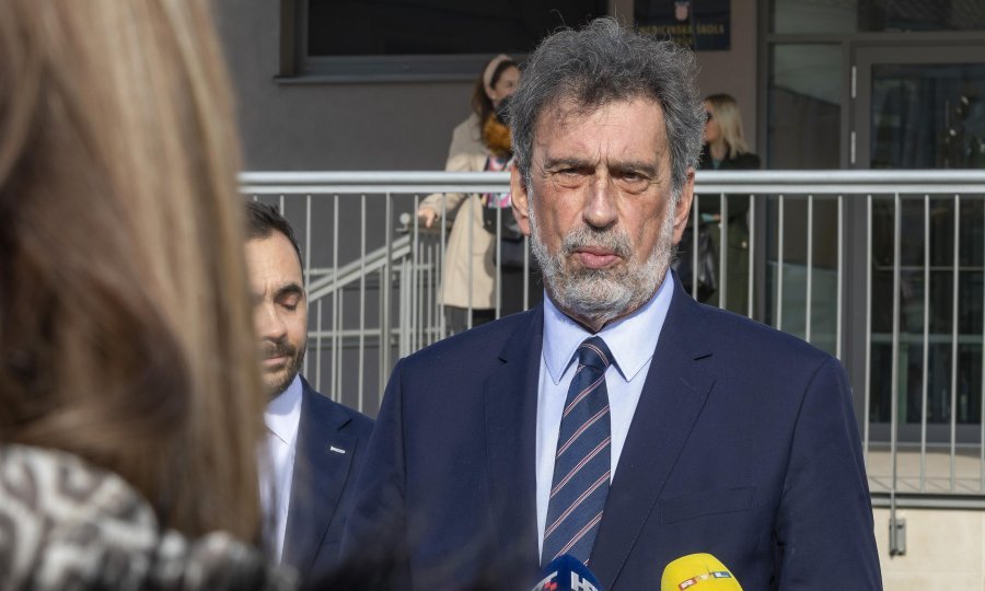 Ministar znanosti i obrazovanja Radovan Fuchs