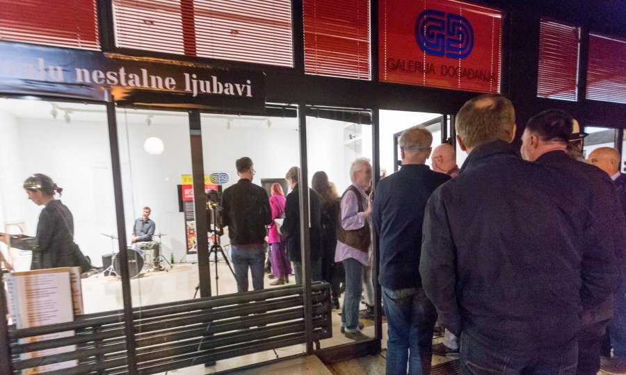 Performans Car je gol, u kojem su sudjelovali Mary May, Nataša Radušić, Ema Crnić, Nebojsa Stijačić, Marko Meštrović i Stanislav Habjan održan je u Galeriji Događanja 17.10.2019 godine
