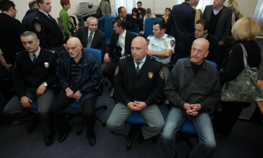 Prvi red s lijeva Dražen Pavlović, Viktor Ivančin. Drugi red s lijeva Stjepan Klarić, Željko Živec, Goran Štrukelj