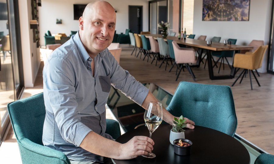 Tomislav Tolušić u vinariji