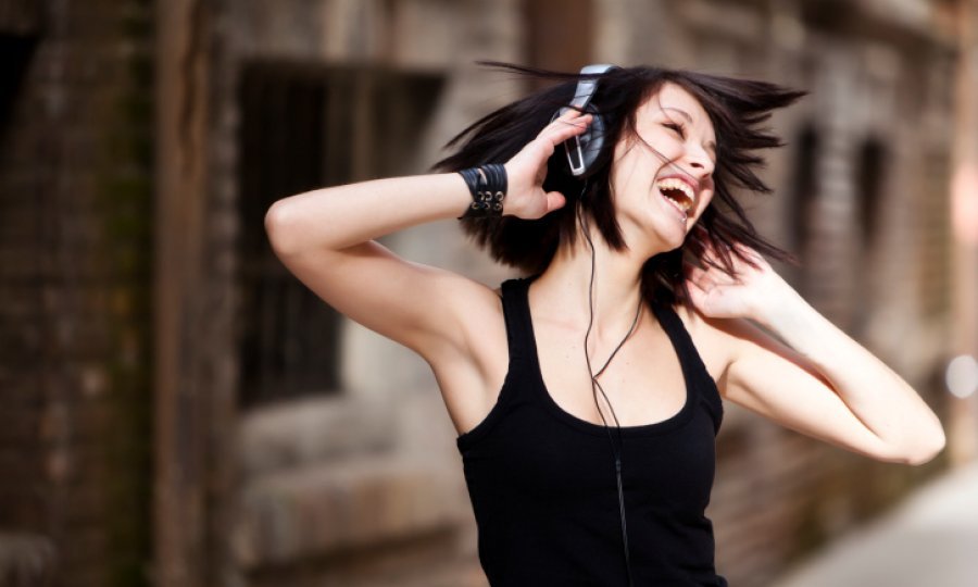 djevojka glazba muzika slušalice ples