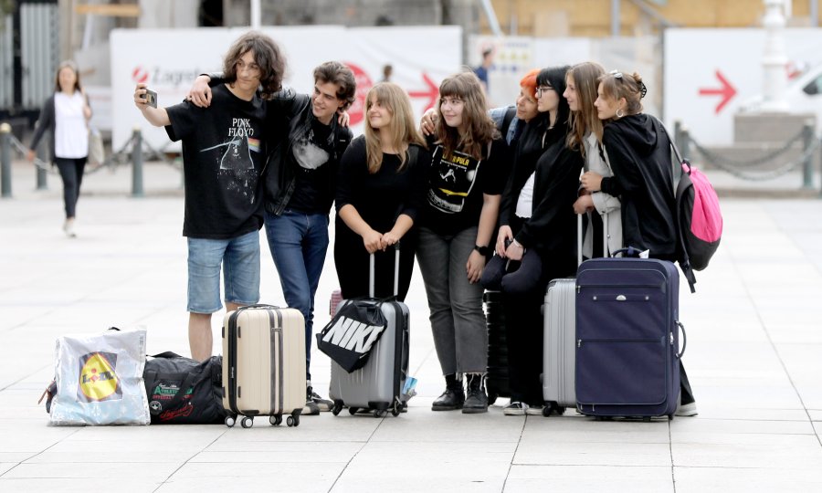 Turisti na zagrebačkom Trgu bana Josipa Jelačića