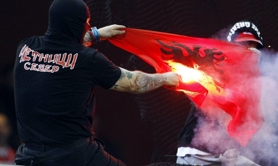 Paljenje zastave Kosova