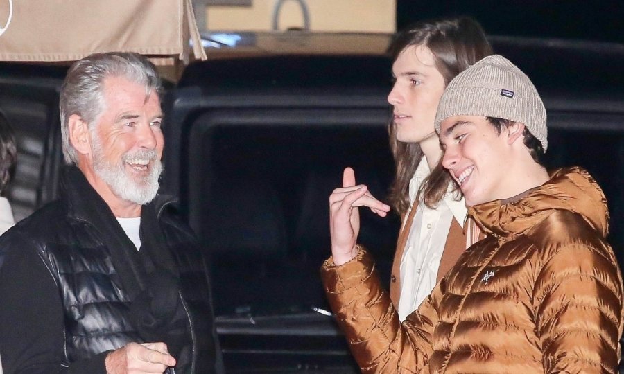Pierce Brosnan i sinovi Dylan i Paris