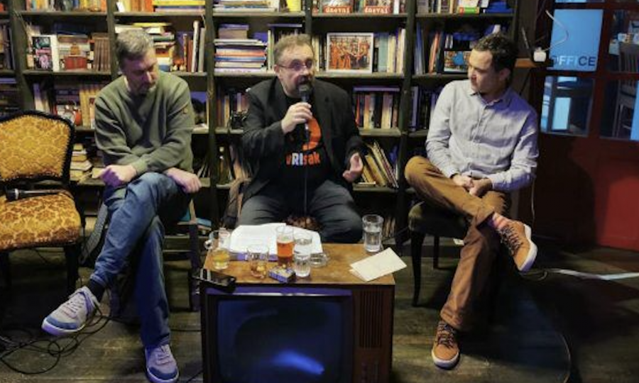 Drago Glamuzina, Zoran Ferić i Roman Simić na predstavljanju knjige 'Crni zec' u riječkom Dnevnom boravku