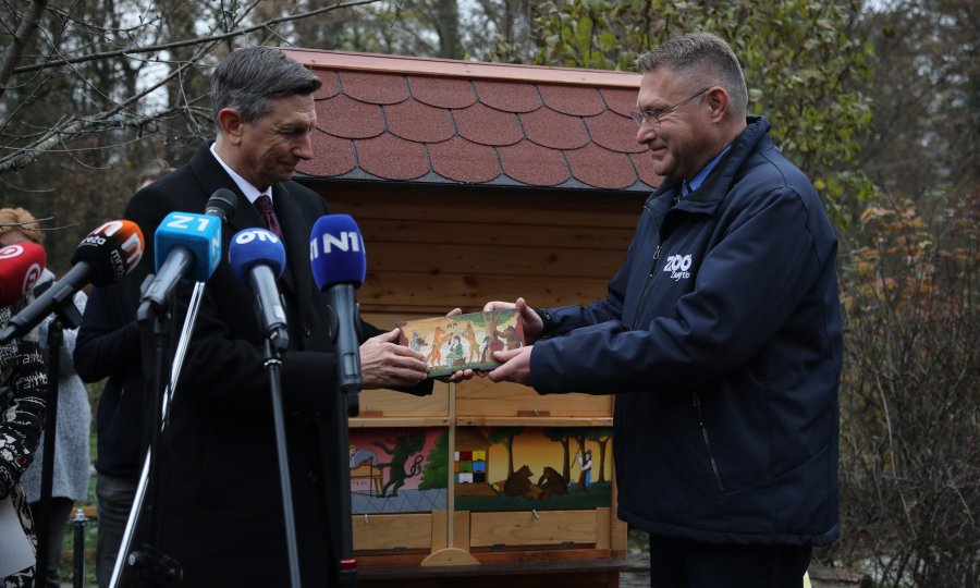Borut Pahor darovao pčelinjak zagrebačkom Zoološkom vrtu