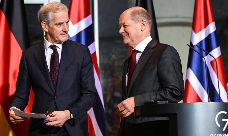 Norveški premijer Jonas Gahr Store i njemački kancelar Olaf Scholz