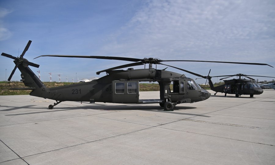 Prva dva helikoptera Black Hawk na aerodromu Pleso