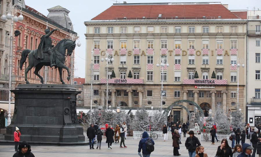 Središnji zagrebački trg u navijačkoj atmosferi
